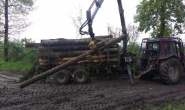 Valtra traktor s vývozkou KESLA