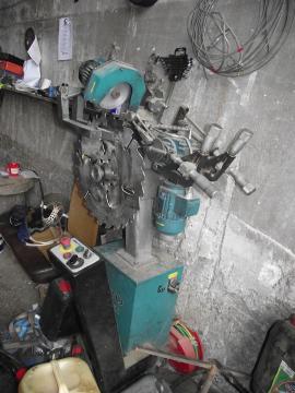Predam pilu UH 500 strojcad