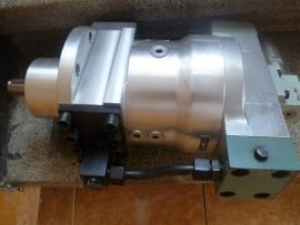 Pilovy pás a hydraulické čerpadlo