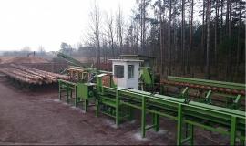 Třídicí a kapovací linka KS-1 je určena k třídění a krácení kulatiny .
