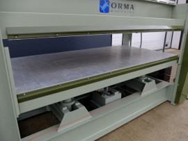 Dyhovací lis ORMA 2500x1300mm plošný vodné ohrievanie