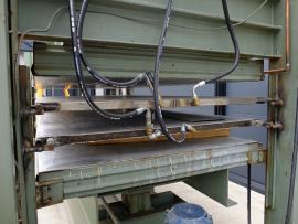 Dyhovací lis Colombo 2500x1300mm 3-plošný vodné ohrievanie