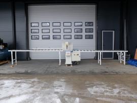 Skracovacia píla pneumatická veľká so stolmi STROMAB TR500