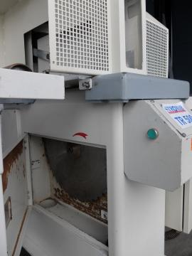 Skracovacia píla pneumatická veľká so stolmi STROMAB TR500