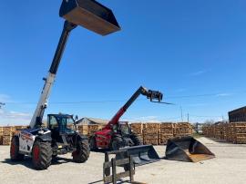 Predaj teleskopických nakladačov Bobcat a Massey a štiepačky na drevo