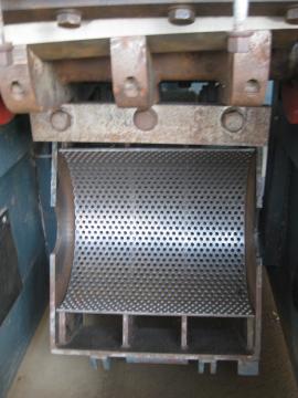 Jazdený nožový mlyn CASTULIK MN300 – drvič pre drevospracujúce firmy