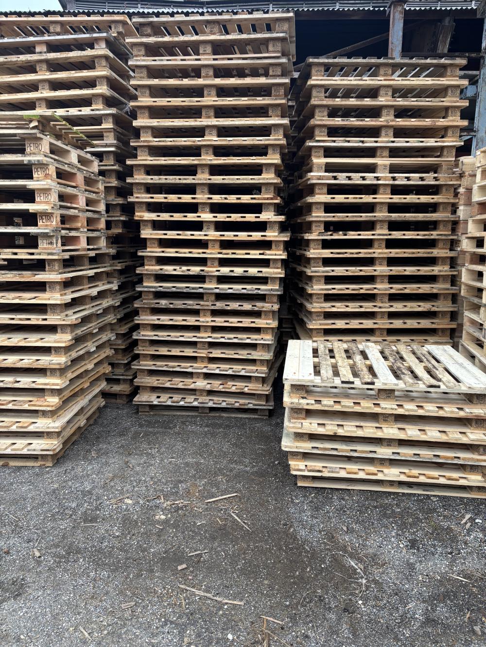 Drevene palety 1300x1100 - CP7